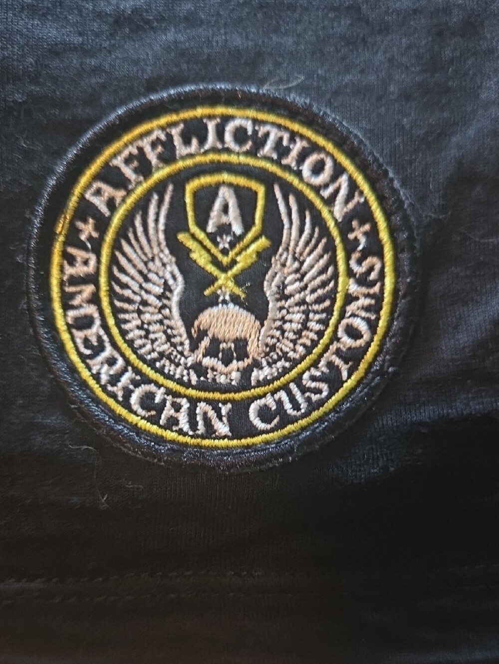 Affliction Black and White Raglan Skull Crest Tee V-neck W Sz L - Picture 2 of 5